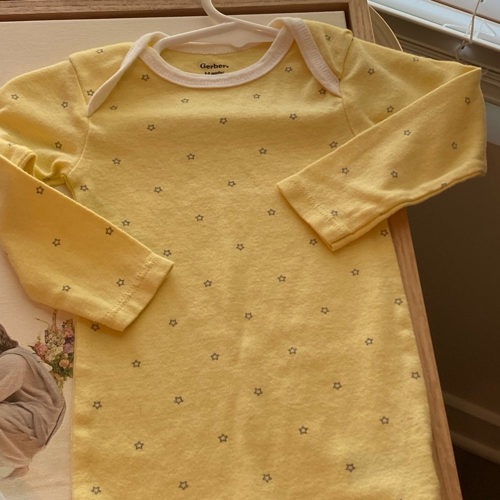 Gerber onesie bundle - Picture 4 of 4